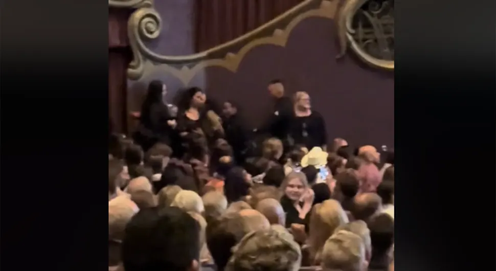 INCIDENT NA PREMIJERI: Žena počela da vrišti zbog scena iz filma (VIDEO)