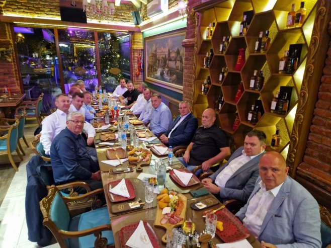 SLOGA KUĆU GRADI: Postignut dogovor o zajedničkom srpskom kandidatu za načelnika Srebrenice (FOTO)