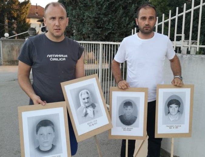 SRAMOTA! OHR tražio da se uklone fotografije ubijenih Srba postavljene uz puz Bratunac – Srebrenica (FOTO)