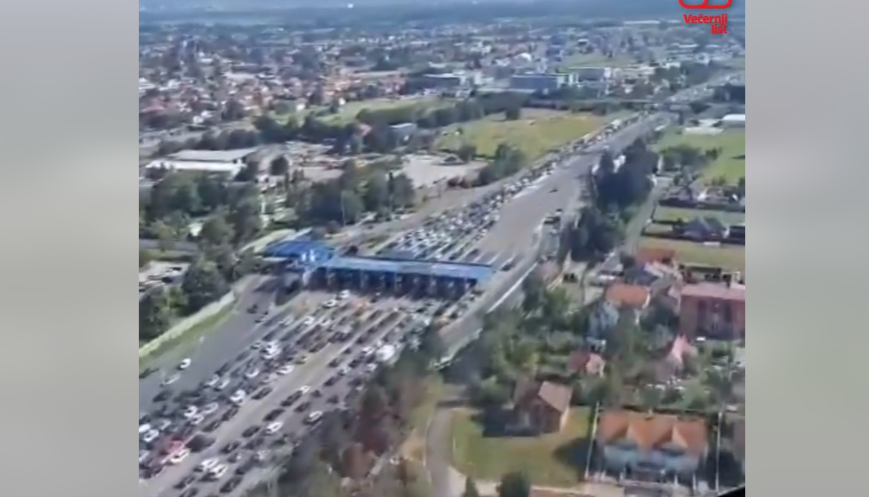 KOLAPS U HRVATSKOJ: Kolone prema moru duge više kilometara, objavljen snimak iz vazduha (VIDEO)