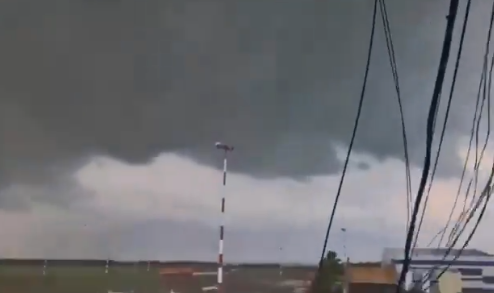 VIŠE OD 30 MRTVIH: Tornado i oluje poharale SAD, a meteorolozi izdali i nova upozorenja (VIDEO)