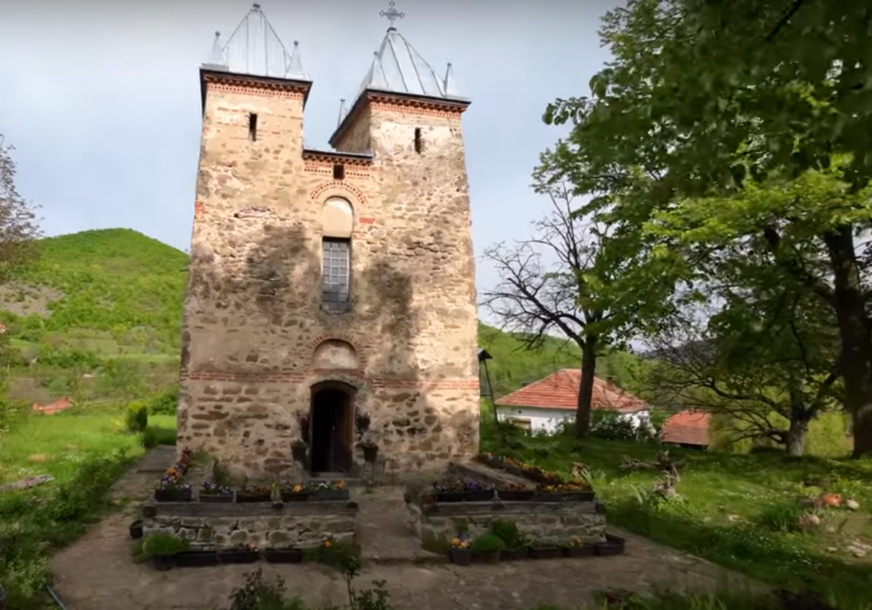 OVU SVETINJU ZOVU „SRPSKI NOTR DAM“: Tajna male crkve u kojoj se nalazi freska Svete Petke (VIDEO)