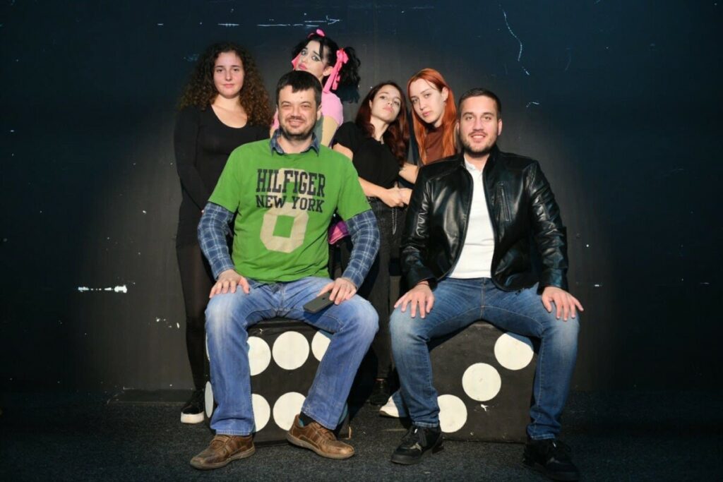 ZNAČAJ AFIRMACIJE MLADIH UMJETNIKA: Drinić čestitao Studentskom pozorištu za nagradu na „Fedri“ (FOTO)