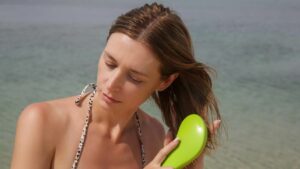 SAVJETI ZA NJEGU KOSE LJETI: Ovo obavezno morate da uradite nakon kupanja na plaži