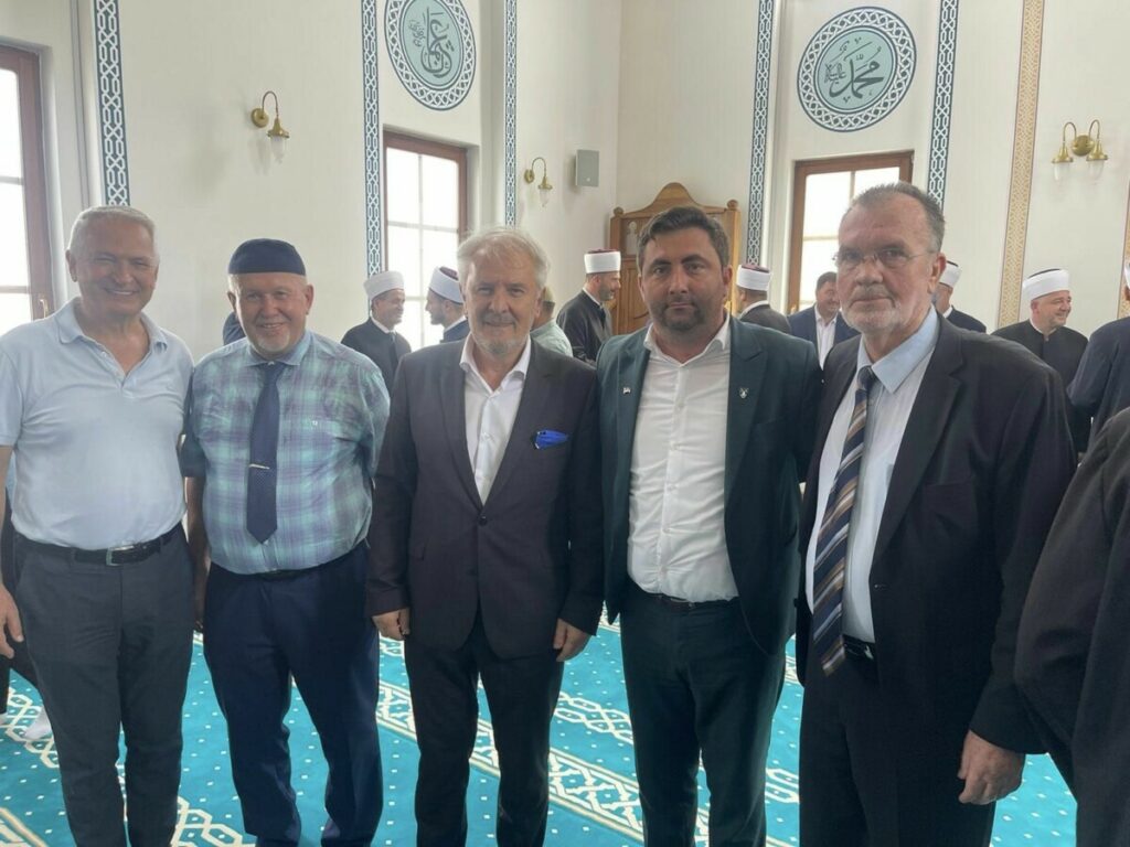 NEVIĐENI SKADAL: Petrović rame uz rame sa Lendom – osumnjičenim za ratne zločine nad Srbima u Vozući  (FOTO)