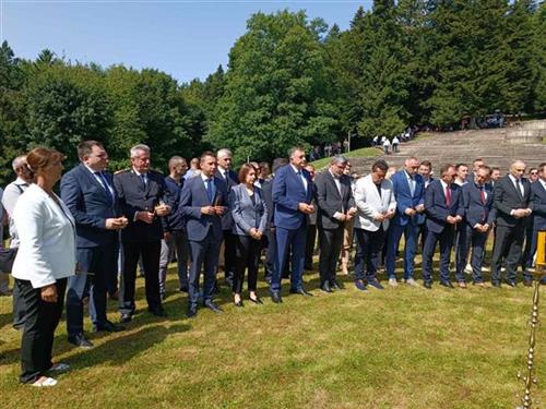 SIMBOL STRADANJA I OTPORA SRPSKOG NARODA: Pomen žrtvama sa Kozare