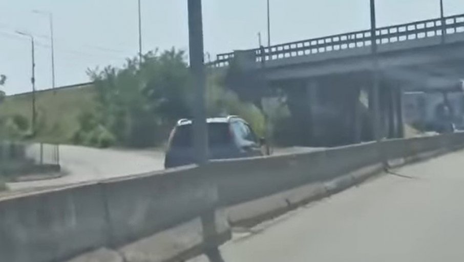 NOVI SNIMAK BAHATE VOŽNJE RAZBJESNIO SVE: Nesavjesni vozač na auto-putu išao u kontra smjeru (VIDEO)