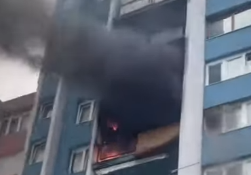 ПОЖАР У ГОРАЖДУ: Ватра „гута“ стан, ватрогасци на терену (ВИДЕО)