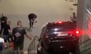STIGLO POJAŠNJENJE BANJALUČKE POLICIJE: Snimak vozila koje se spušta niz stepenice je star dvije godine