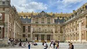 ДРАМА У ПАРИЗУ: Евакуисан Версајски дворац, огласила се полиција – „Интервенција је у току“