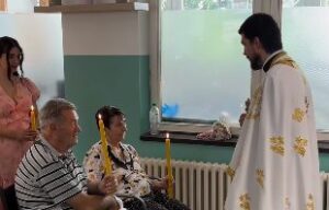 „NIKAD NIJE KASNO ZA LJUBAV“: Crkveno vjenčanje u ustanovi za stara lica oduševilo mnoge (VIDEO)