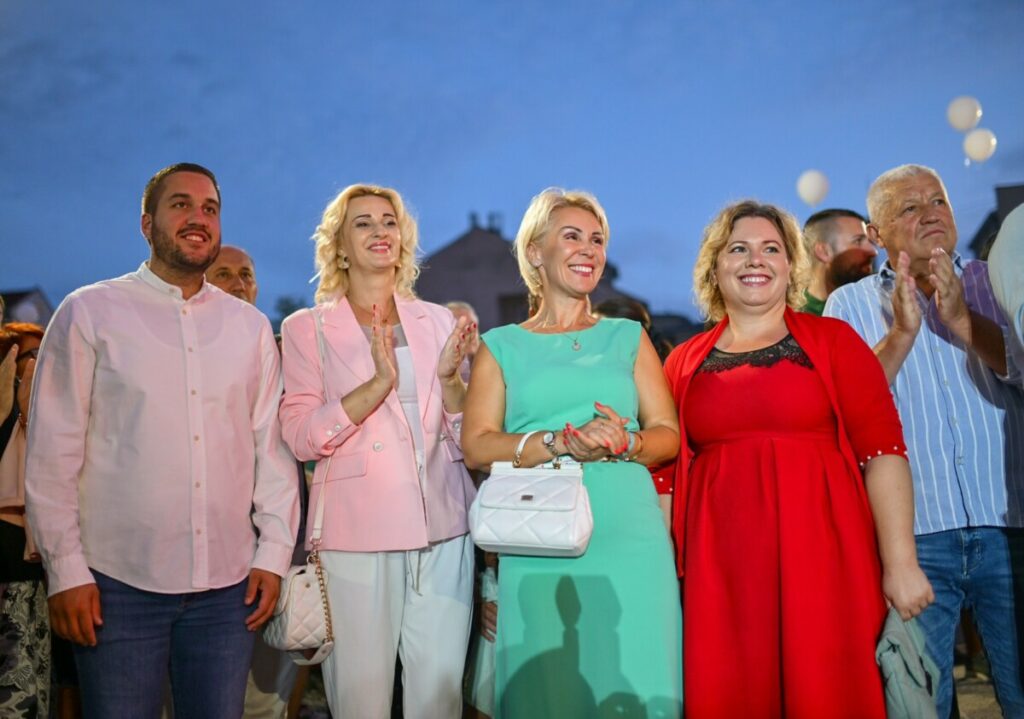 „NAJVEĆA RIZNICA ZNANJA“ Drinić o Parku knjige: Ćirilica čuva nacionalni identitet srpskog naroda
