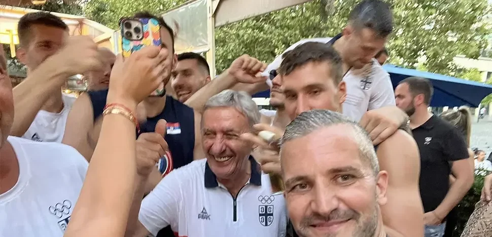 „BILO JE I SUZA“: Pjevač koji je uveseljavao Orlove otkrio detalje sa proslave