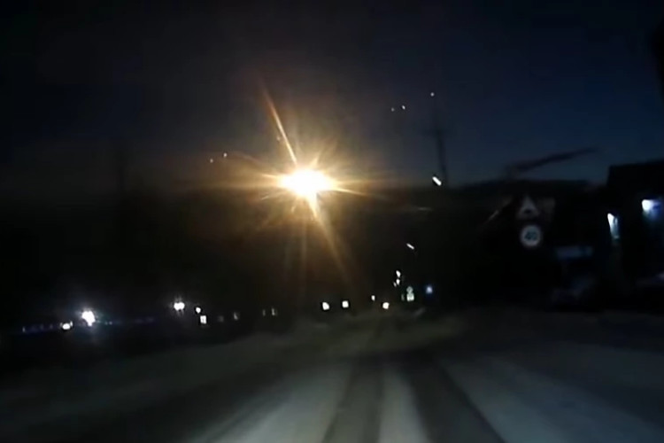 UŽARENI METEOR IZNAD SRBIJE: Neobična pojava zabrinula građane (VIDEO)