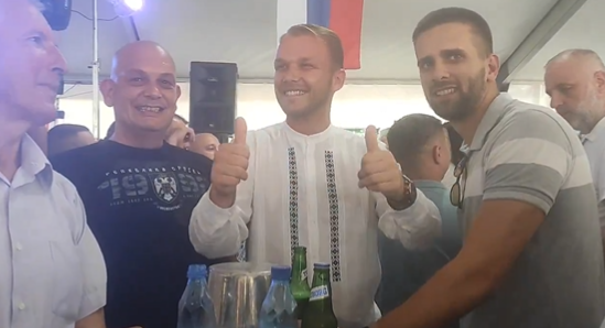 I DRAŠKO ZAPJEVAO POD ŠATOROM: Evo koja ga je pjesma taknula u srce (VIDEO)