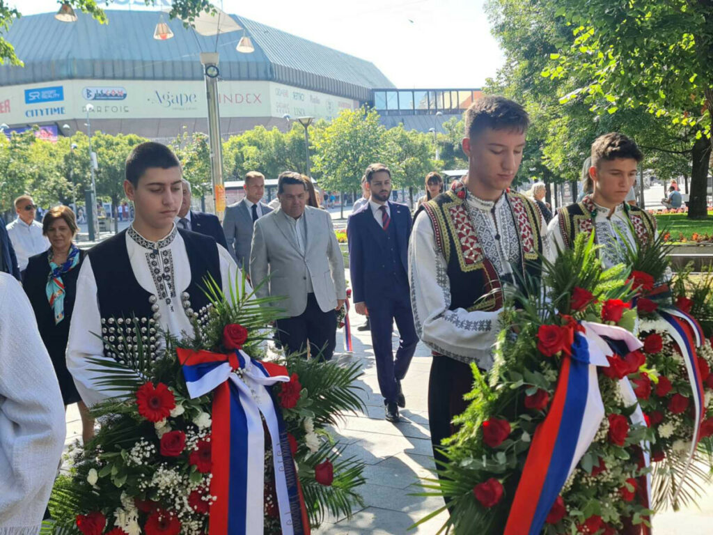 POČELI DANI KOČIĆA: Višković i Stevandić položili vijence kod spomenika velikana