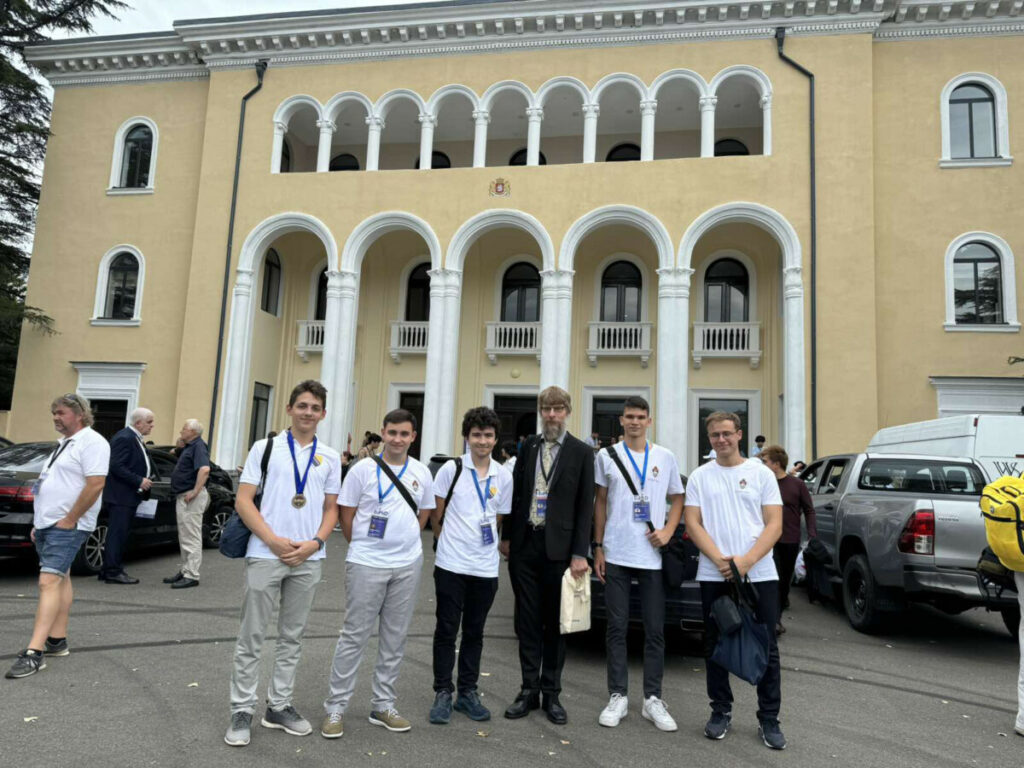 MIODRAG JE PONOS SRPSKE: Sa Međunarodne olimpijade iz fizike u Bijeljinu donio zlatnu medalju