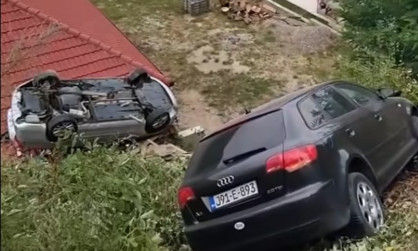 NESREĆA NA PUTU ZVORNIK-MILIĆI: Dva automobila sletjela u provaliju, jedan završio na krovu vikendice (VIDEO)