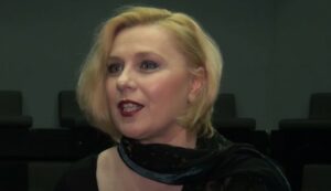 „NEMOĆ DA POMOGNEŠ U NEVOLJI VEOMA BOLI“: Dragana Bosnić o predstavi „Oluja“ i potresnim sjećanjima iz kobne 1995.