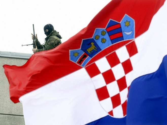 „ZA DOM SPREMNI“ MOŽE, TRI PRSTA NE MOŽE: Hrvatska kaznila i protjerala mladića iz Srbije