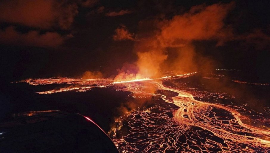 PRIZORI NA ISLANDU KAO IZ APOKALIPSE: Proglašeno vanredno stanje nakon erupcije vulkana (VIDEO)