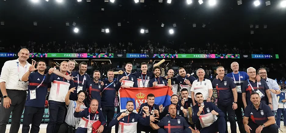 BRONZA SIJA KAO ZLATO: Pogledajte dodjelu medalja srpskim košarkašima (VIDEO)