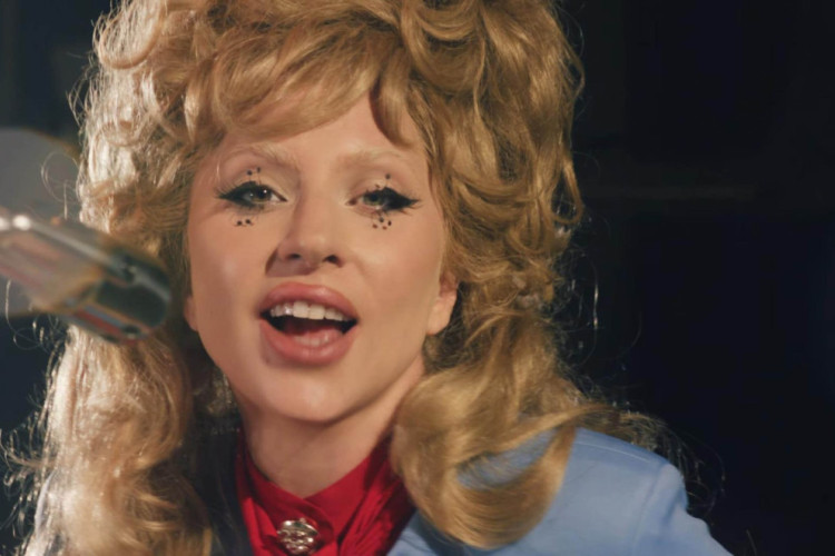 ЛЕЈДИ ГАГА КАО ЛЕПА ЛУКИЋ: Пјевачица због стајлинга постала хит на интернету