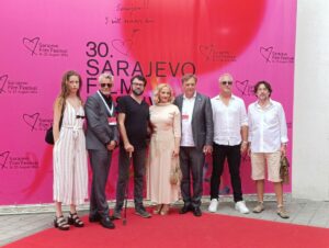 НОБЕЛОВАЦ ПРЕТПРЕМИЈЕРНО ЗАСИЈАО НА ЕКРАНУ: Ево шта је глумачка екипа испричала о биографској серији о Иви Андрићу (ФОТО/ВИДЕО)