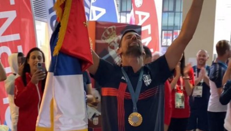 SLAVLJE U OLMPIJSKOM SELU: Sportisti Srbije slavili zlatnu medalju sa Đokovićem (FOTO/VIDEO)
