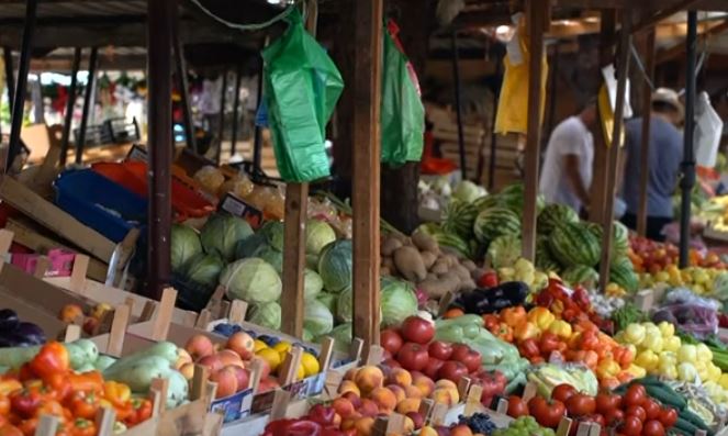 POVRĆE I VOĆE SKUPLJE NEGO IKADA: Ovo su cijene na pijacama i marketima u Srpskoj