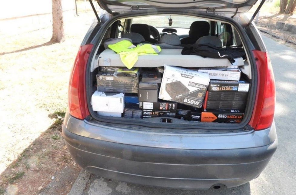 ULOV NA GRANICI VRIJEDAN 20.000 KM: Uhapšen državljanin Srbije zbog krijumčarenja kompjuterske opreme