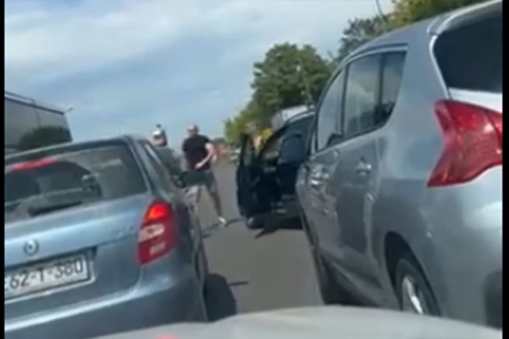 ТАНКИ ЖИВЦИ ИЛИ НЕШТО ДРУГО? Возачи у Бањалуци се потукли, жене их смиривале (ВИДЕО)