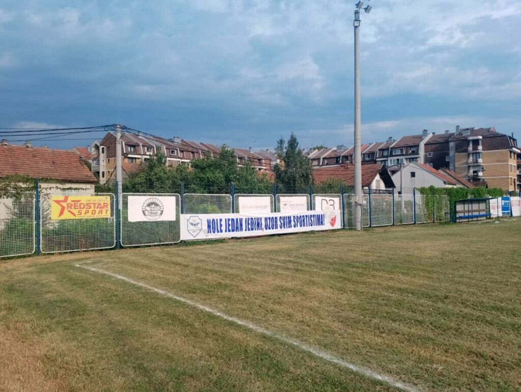 UZOR SVIM SPORTISTIMA: Na stadionu fudbalskog kluba iz Doboja osvanuo transparent Novaku Đokoviću (VIDEO)