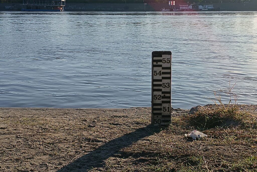 RASTE VODOSTAJ DUNAVA U SBIJU: Neki građani se iseljavaju, a za poplavni talas se sprema i Novi Sad (VIDEO)
