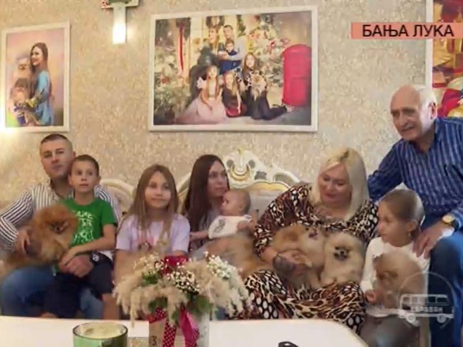 SVE SE MOŽE KAD SE MALE RUKE SLOŽE: Osmočlana porodica Paspalj iz Banjaluke – primjer složne i vrijedne porodice (VIDEO)