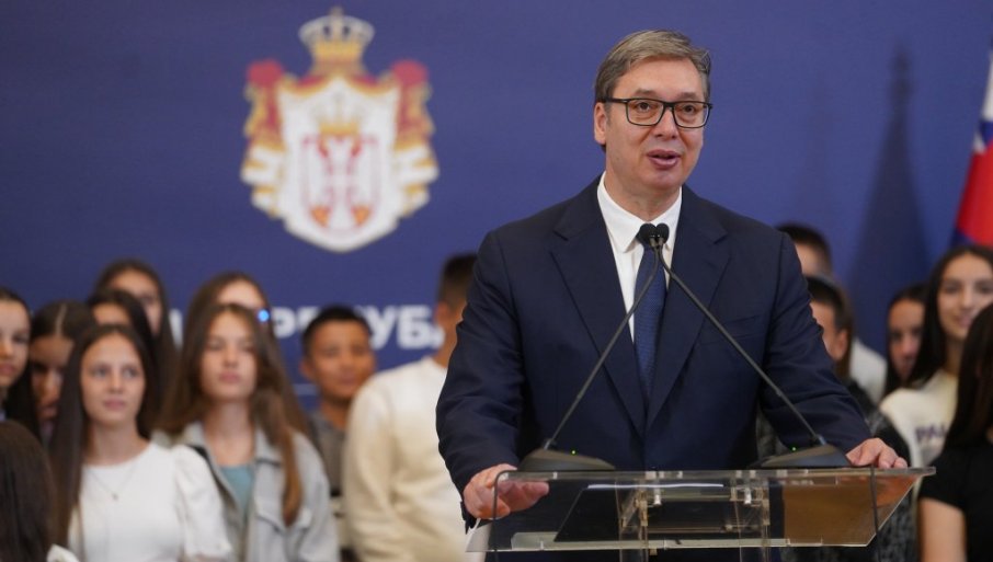 „ЈЕДИНСТВО НАЈВЕЋА СНАГА НАШЕГ НАРОДА“ Вучићева порука на Дан српског јединства, слободе и националне заставе