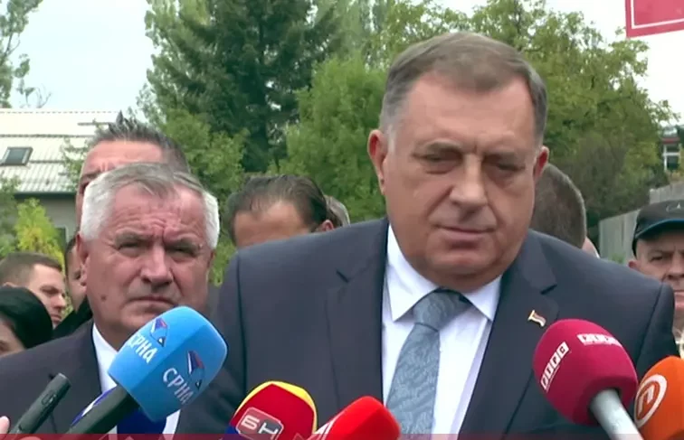 NEMA UPOTREBNE NITI GRAĐEVINSKE DOZVOLE: Dodik najavljuje podnošenje krivičnih prijava zbog izgradnje kružnog toka kod Kampusa (FOTO)