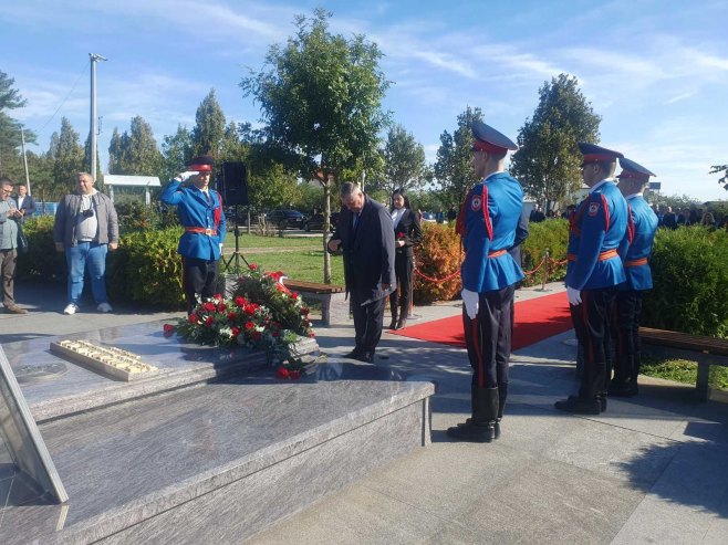 SJEĆANJE NA MILANA JELIĆA: Prošlo je 17 godina od smrti predsjednika Republike Srpske (FOTO)