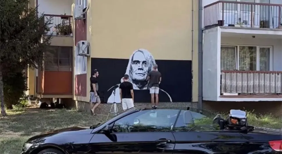 BORA NA DAN SAHRANE DOBIO MURAL: Zid zgrade krasi lik rok legende