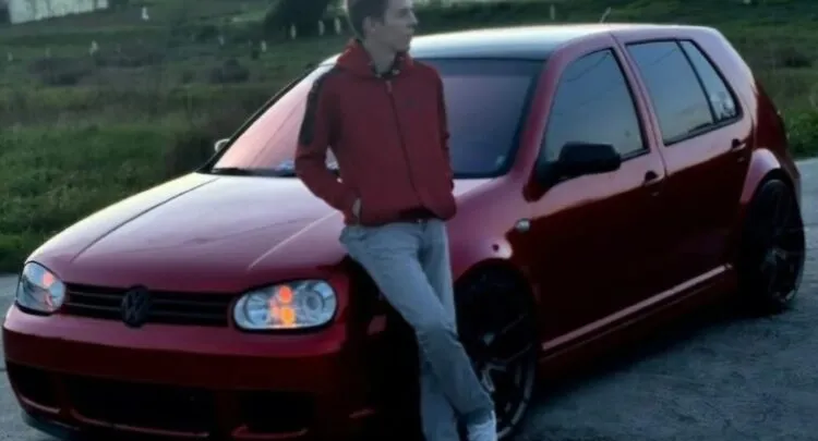 GOLFOM ULETIO U BENZINSKU PUMPU:  U nesreći kod Velike Kladuše povrijeđen Eldin Abdić