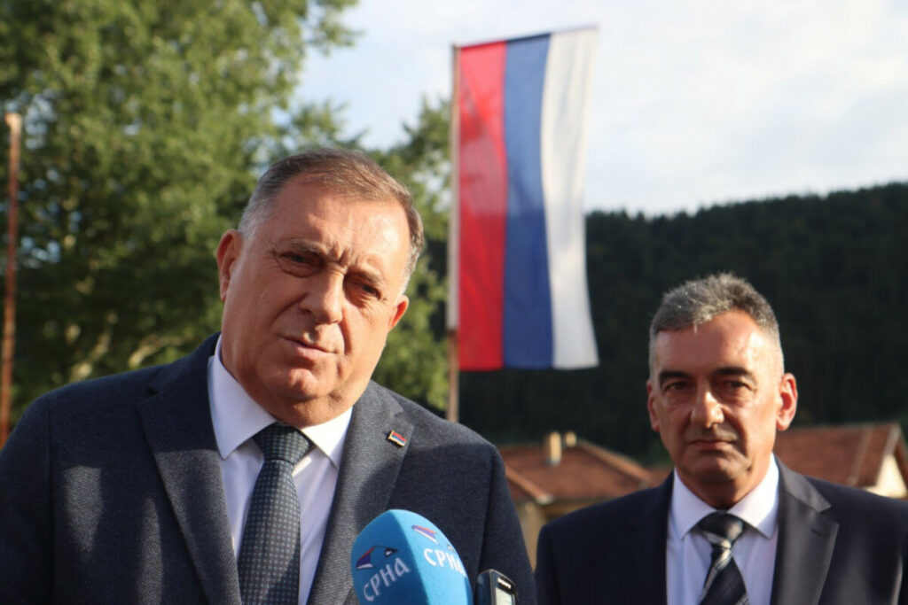POLA MILIONA ZA POVRATNIKE: Dodik u Bosanskom Petrovcu obećao pomoć našem narodu (FOTO)