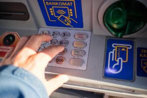 БАНКОМАТИ НЕЋЕ РАДИТИ ЗА НОВУ ГОДИНУ: Грађани се позивају да не паниче