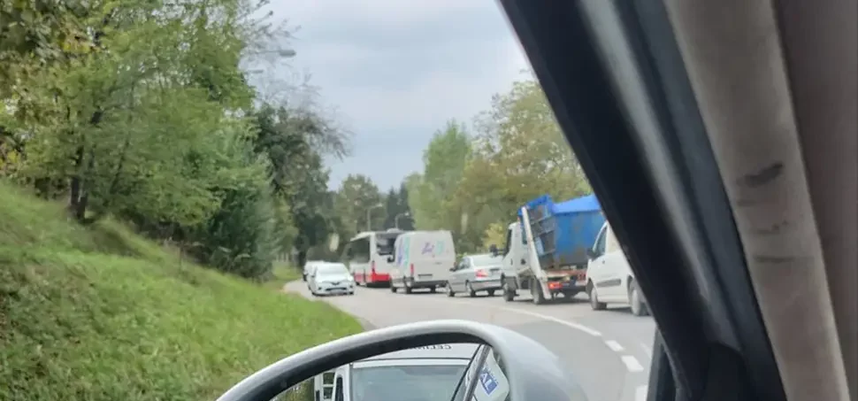 GUŽVE PARALISALE BANJALUKU: Kolona do Vrbanje, vozači očajni