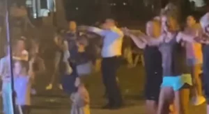 VIRALAN SNIMAK: Pogledajte kako Đajić pleše sa djecom (VIDEO)