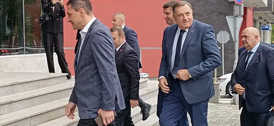 DODIK SA ĆOSIĆEM: Obišli mjesto radova na rekonstrukciji i izgradnji Rektorata i Muzičke akademije