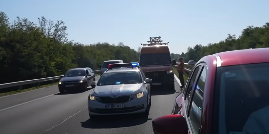 ПОВРИЈЕЂЕНИ СРПСКИ ЈУТЈУБЕРИ: Тешка саобраћајка код Будимпеште (ВИДЕО)