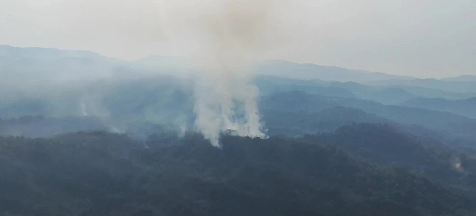 HELIKOPTERI NA TERENU: Ponovo se aktivirao požar na Majevici