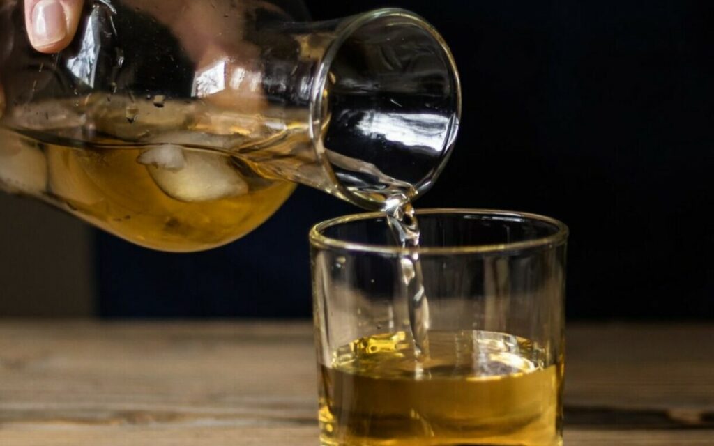 NAPITAK KOJI NAJBOLJE ČISTI JETRU: Popijte jedan mali gutljaj svako jutro na prazan stomak i crijeva će raditi kao sat