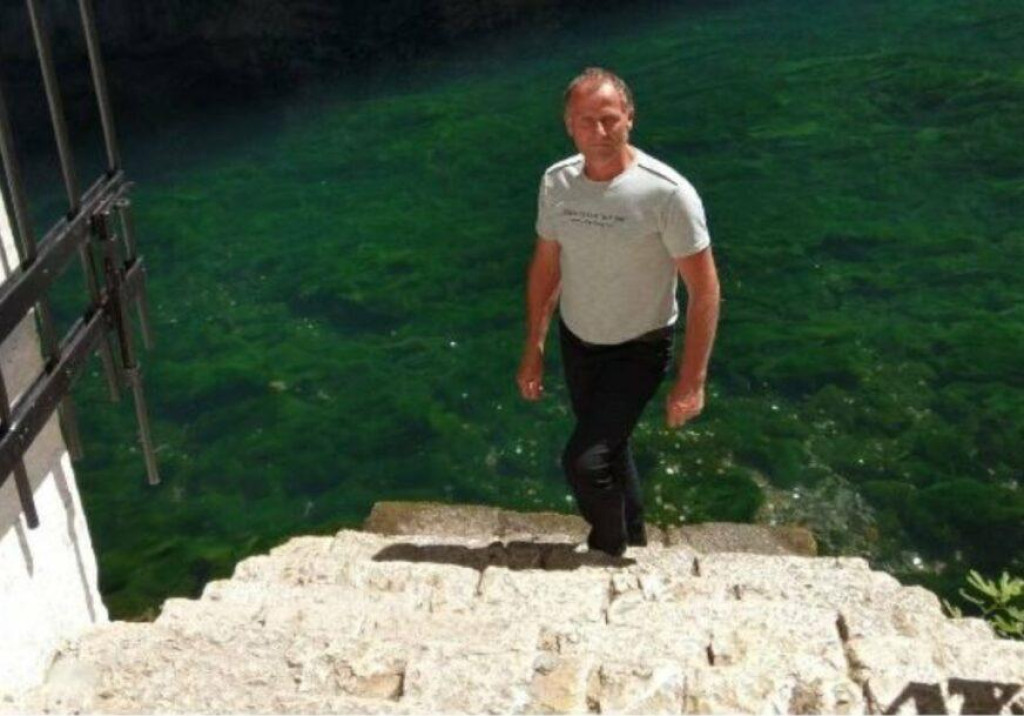 ДОМАР ДОБИО 42 ГОДИНЕ РОБИЈЕ: Починио троструко убиство у Гимнзији у Санском Мосту