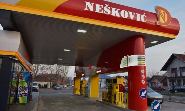 BENZINSKA PUMPA U RS KAŽNJENA: Puštali muziku bez dozvole